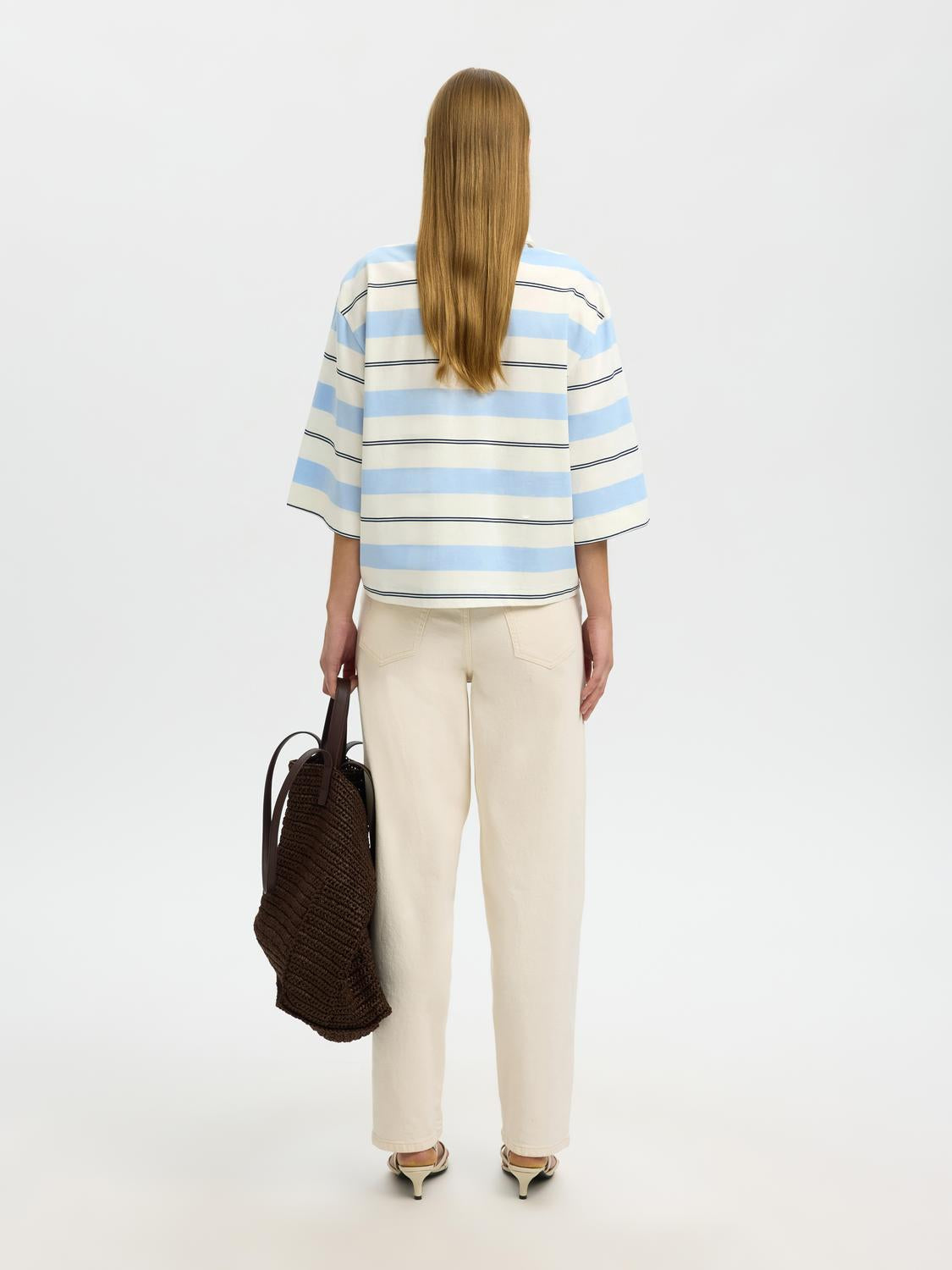 model_shot-back